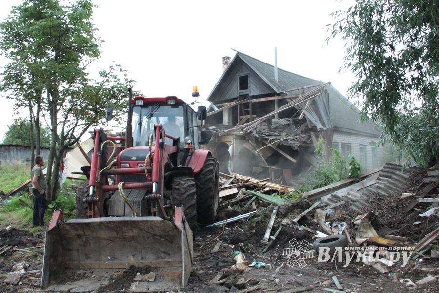 Великие Луки: ломать - не строить