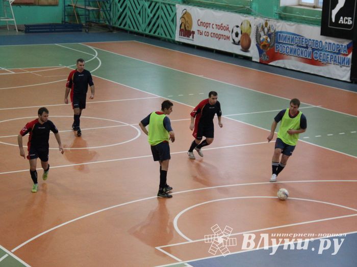 В Великих Луках продолжается первенство города по мини-футболу (фто)