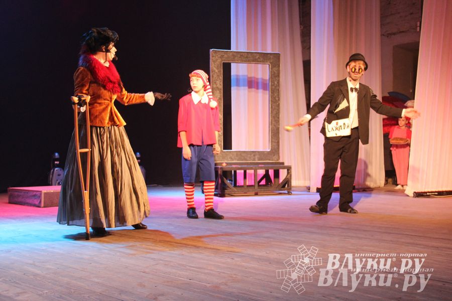 В городском ДК им. Ленина состоялась премьера музыкальной сказки «Буратино»