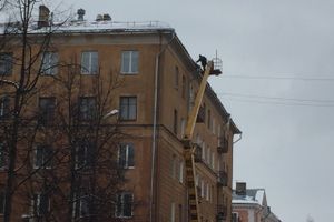 ФОТОФАКТ: В Великих Луках чистят снег