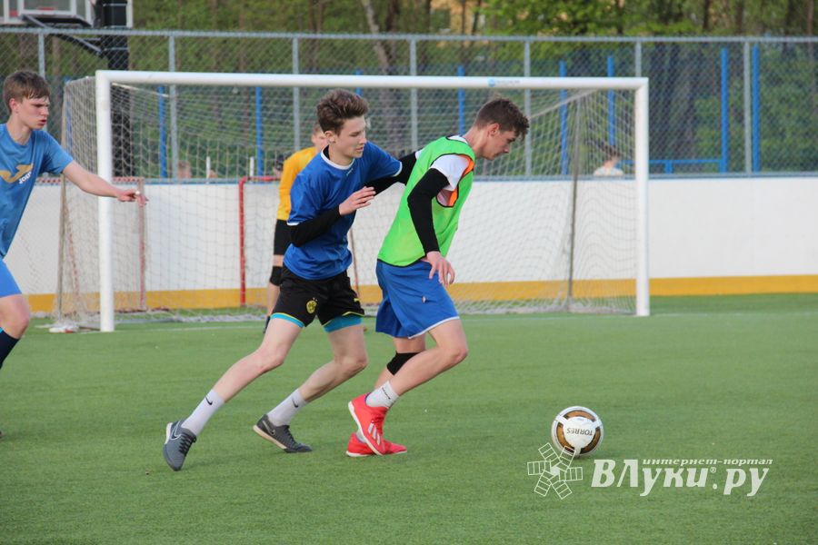 В Великих Луках прошёл Чемпионат по дворовому футболу (ФОТО)