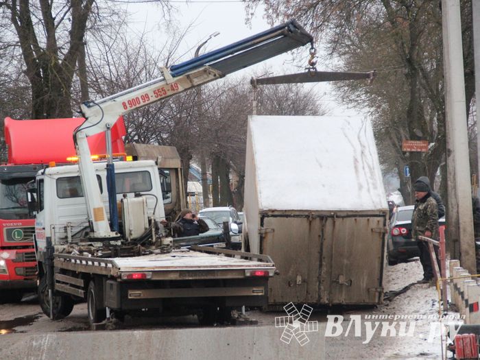 В Великих Луках на Самарском переезде переломилась Газель (ФОТО)