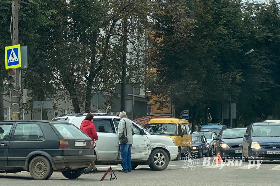 ДТП на перекрёстке Ленина-Некрасова (ФОТО)