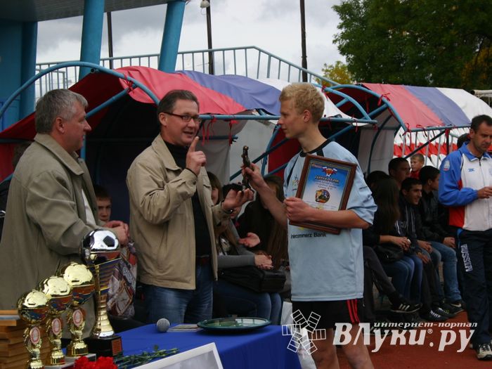 Награждение победителуй турнира по футболу памяти М.Ф. Хренова 