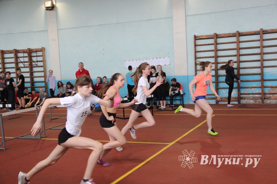 В Великих Луках легкоатлеты закрывают зимний сезон (ФОТО)