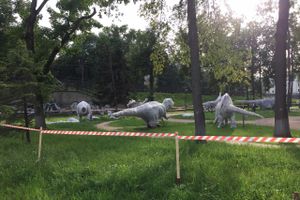 В Великие Луки завезли динозавров (ФОТО)