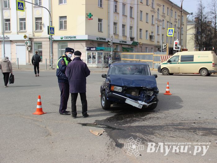 ДТП на перекрёстке Ленина-Дьяконова (ФОТО)