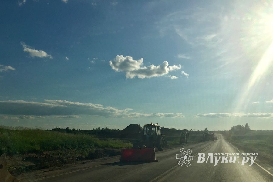 На трассе Рига-Москва идут дорожные работы (ФОТО)