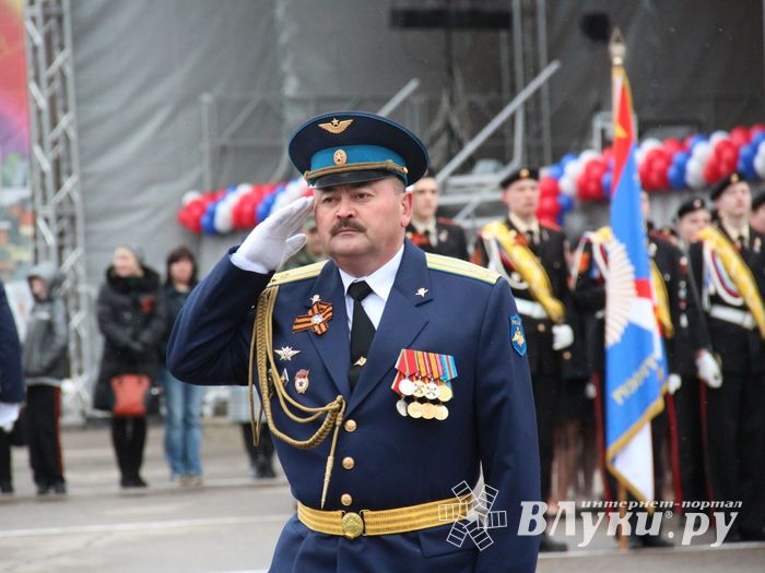 В Великих Луках прошел Парад Победы (ФОТО)