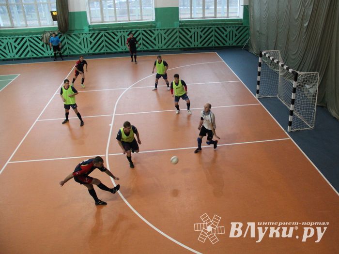В Великих Луках продолжается первенство города по мини-футболу (фто)