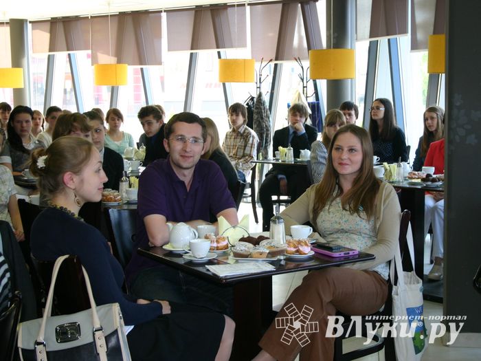 Великолукские школьники посетили "Литературное кафе"