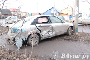 ​ДТП на перекрёстке улиц Дьяконова и 3-ей Ударной армии (ФОТО)