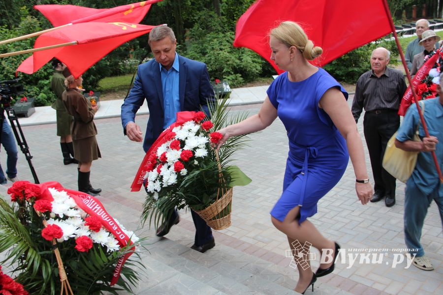 В Великих Луках проходит День памяти и скорби (ФОТО)