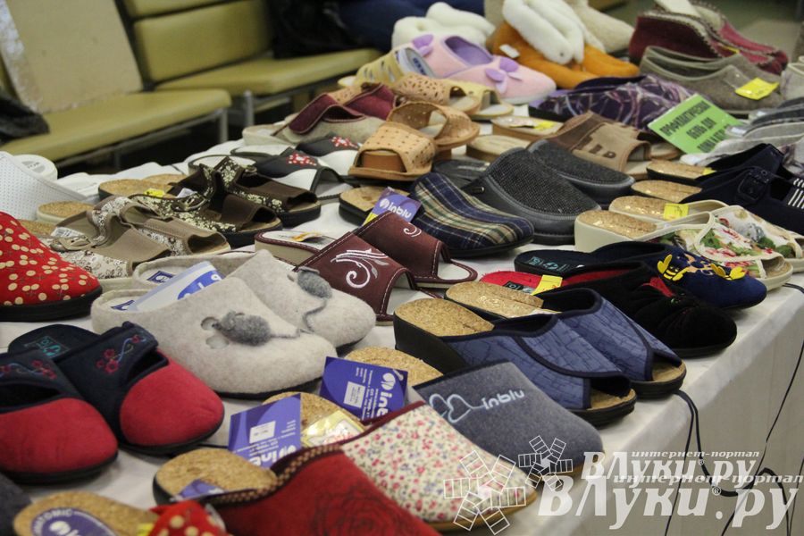 Универсальная выставка проходит в Великих Луках (фото)