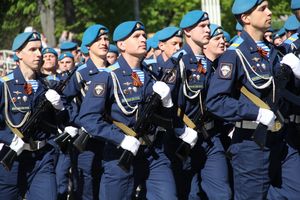 Парад в честь Дня Победы прошел в Великих Луках (ФОТО)