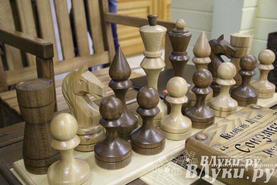 Универсальная выставка проходит в Великих Луках (фото)