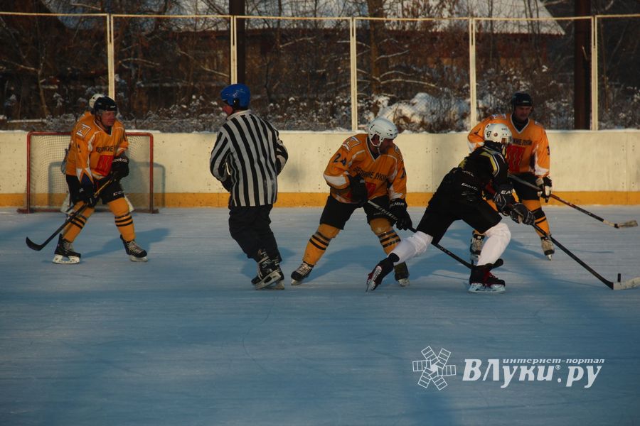 Великолукские хоккеисты разгромили гостей (фото)