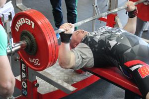 В Великих Луках состоялись Чемпионат и Первенство Псковской области по жиму штанги лежа (ФОТО)