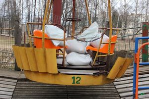 Аттракционы великолукского парка проверили на безопасность (ФОТО)