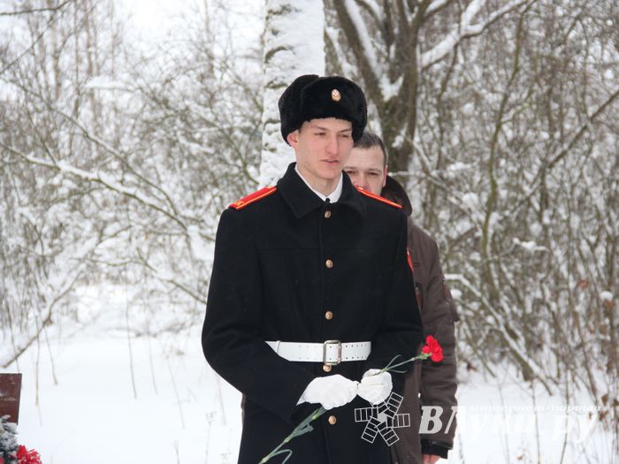 Никто не забыт: в Великих Луках благоустроили могилу неизвестного солдата (ФОТО)