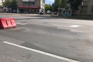 На те же грабли? На Гагарина опять проваливается асфальт (ФОТО)