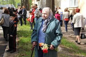 9 мая в Великих Луках. Шествие и салют