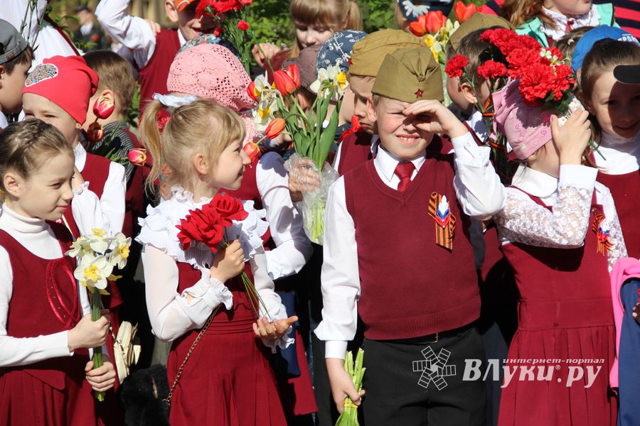 Юные великолучане почтили память бойцов Великой войны (ФОТО)