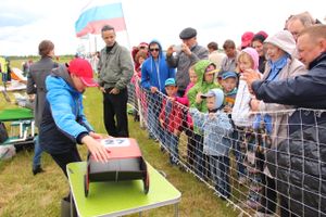 В Великих Луках проходит 7-й Фестиваль авиамодельного спорта (ФОТО)