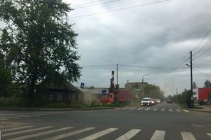 На улице Третьей Ударной Армии сносят дом (ФОТО)