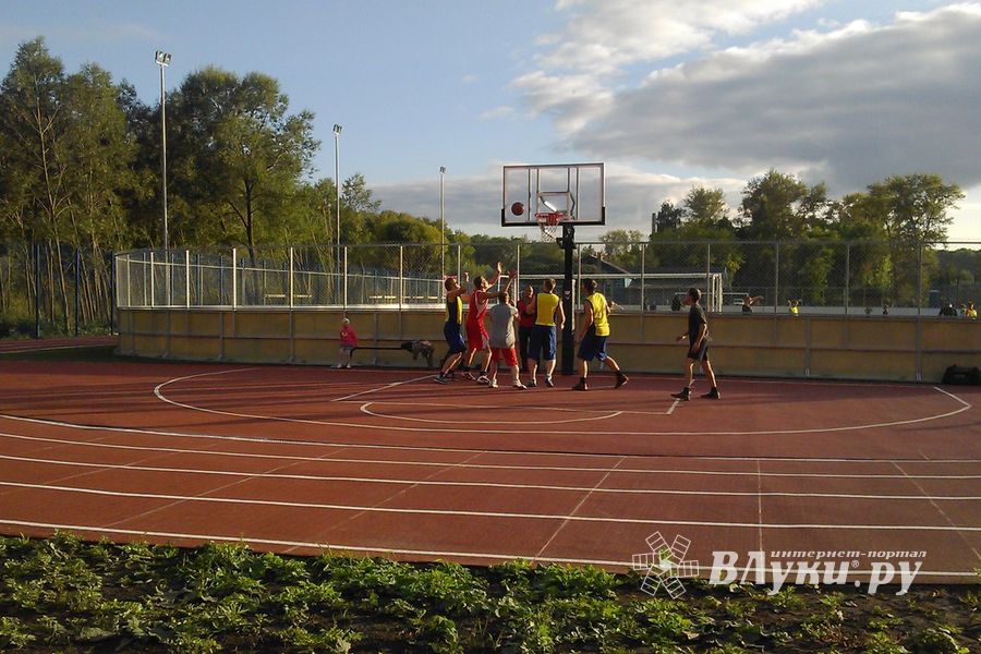 В Великих Луках состоялся турнир по стритболу (фото)