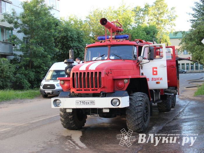 В Великих Луках произошёл пожар в магазинах (ФОТО)