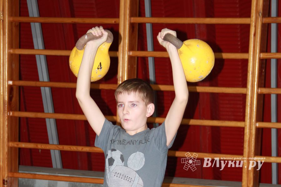 В Великих Луках состоялся Чемпионат по гиревому спорту (фото)
