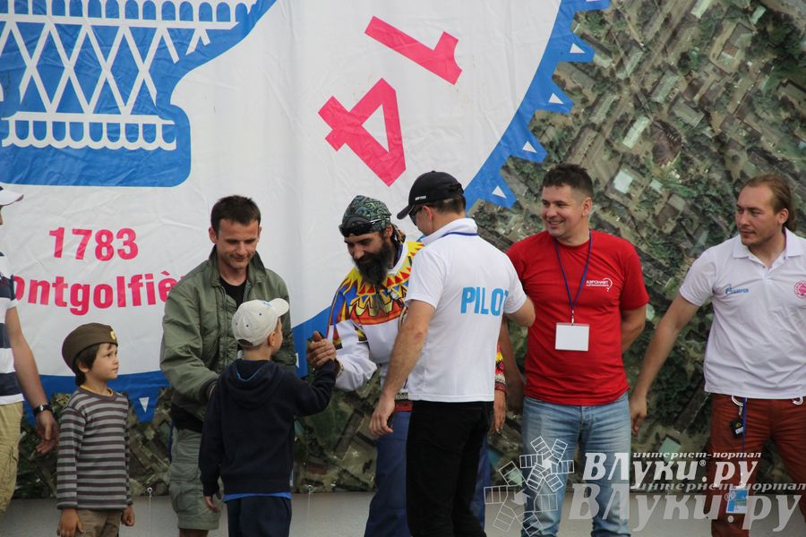 Открытие 19-й Международной встречи воздухоплавателей в Великих Луках