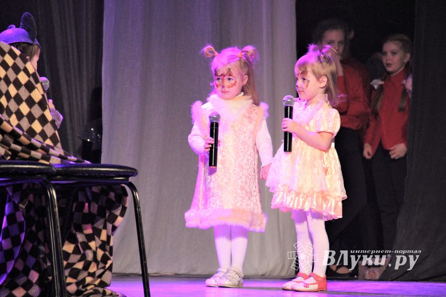 Юные артисты ГДК им. Ленина отметили «Мамин день» (ФОТО)