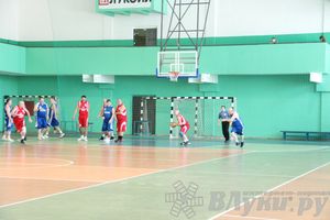 Баскетболисты Великих Лук сыграли со сборной Дмитрова