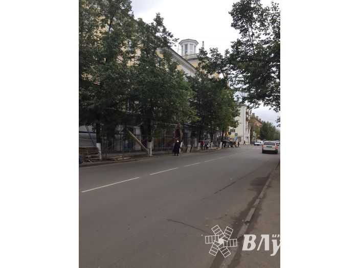 Из-за ремонта фасадов в Великих Луках перекрыли тротуары (ФОТО)