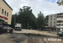 Предприятие в Великих Луках сливает на дорогу (ФОТО)