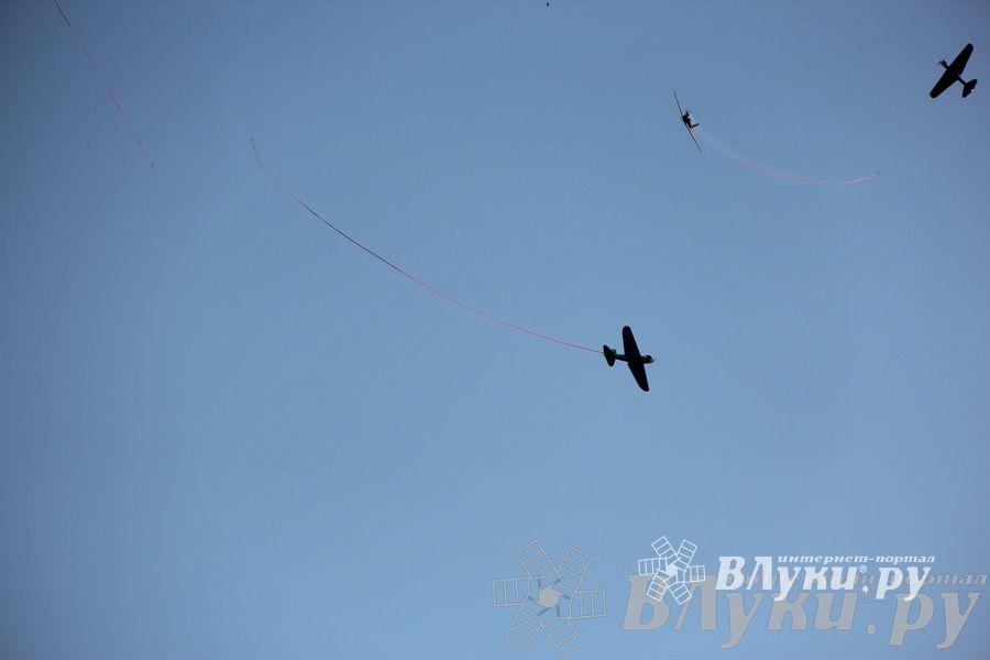 В Великих Луках прошли воздушные бои (фото)