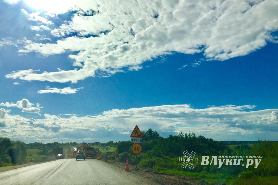 Фотофакт: Федеральную трассу М9 ремонтируют