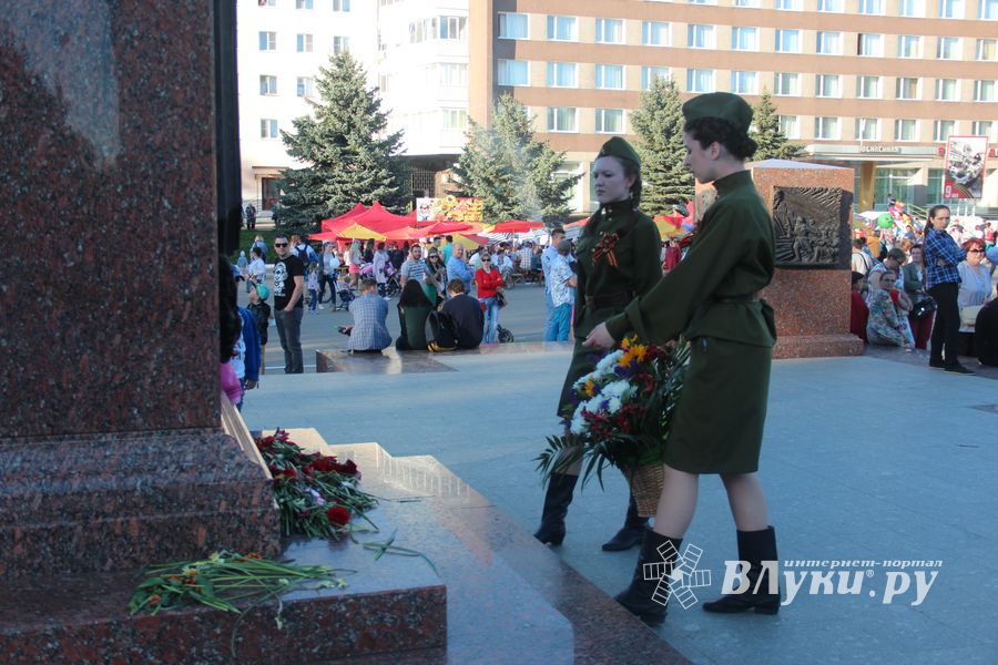 Праздничный салют в честь Дня Победы был дан в Великих Луках (ФОТО)
