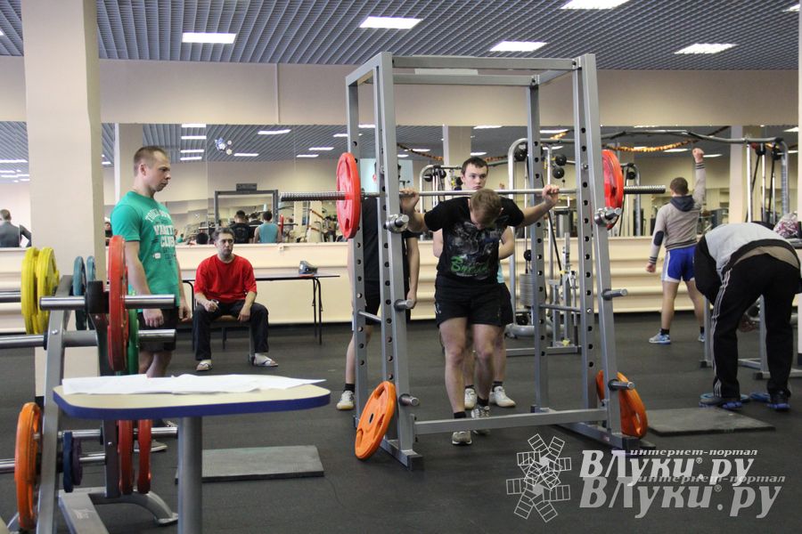 Соревнования по пауэрлифтингу прошли в Великих Луках (фото)