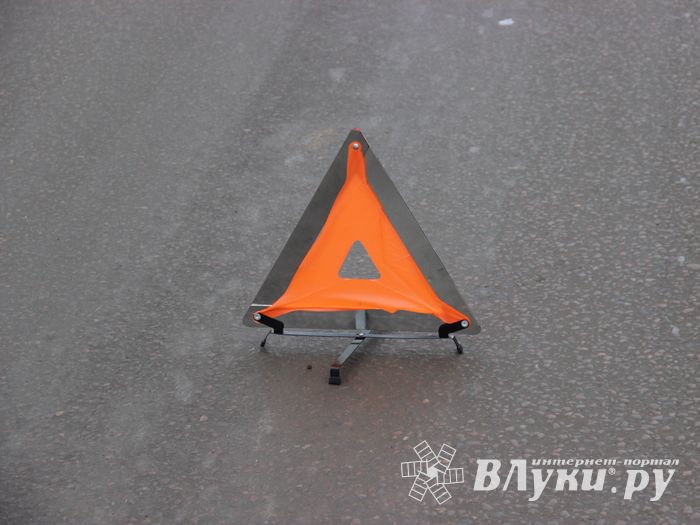 Два Renault столкнулись в Великих Луках (ФОТО)