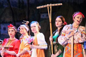 Кони стоят пьяные, хлопцы запряженные — в ГДК Ленина сыграли «Свадьбу в Малиновке» (ФОТО)