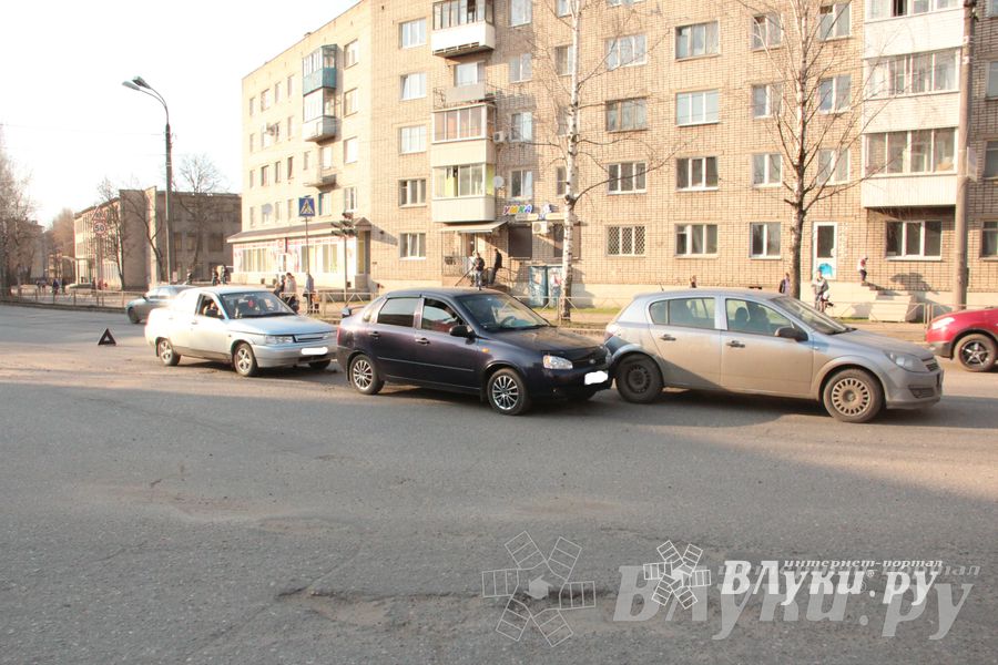ДТП на пр. Гагарина: столкнулись три автомобиля (фото) 