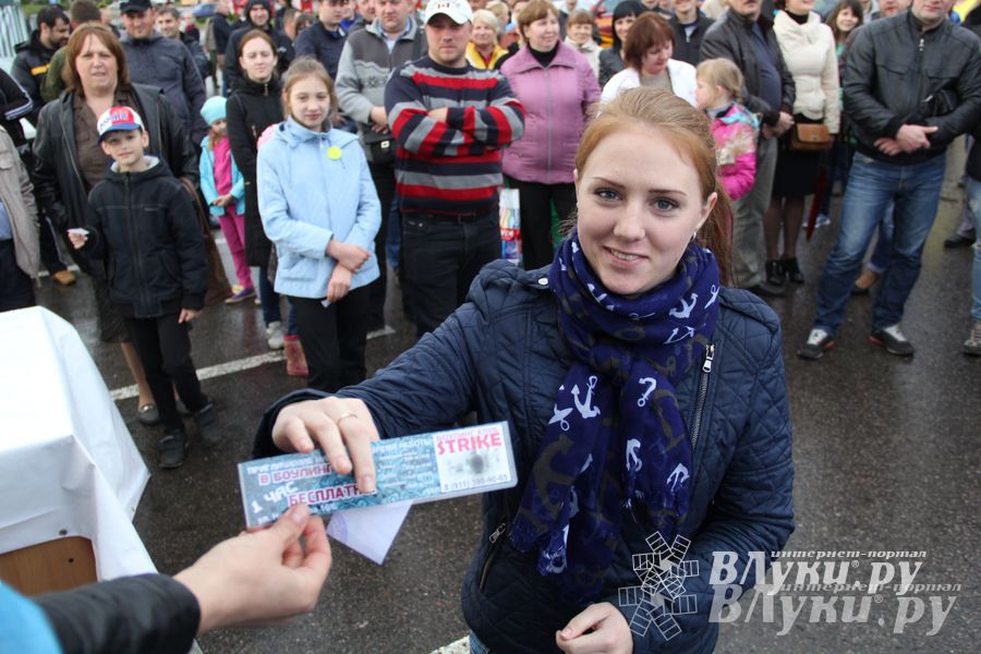 В Великих Луках прошла «Весенняя автоярмарка Великие Луки — 2015» (фото)