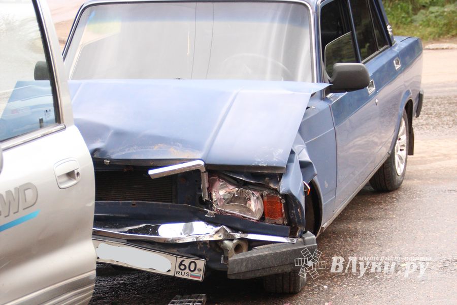 ДТП на проспекте Ленина в Великих Луках (ФОТО)