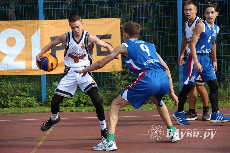 В Великих Луках прошли региональные соревнования «Оранжевый мяч» (ФОТО)