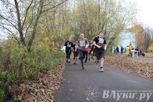 Легкоатлетический осенний кросс прошел в Великих Луках (фото)