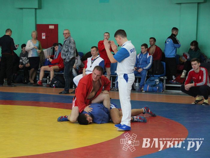 Самбисты поборолись на крупном турнире в Великих Луках (ФОТО)
