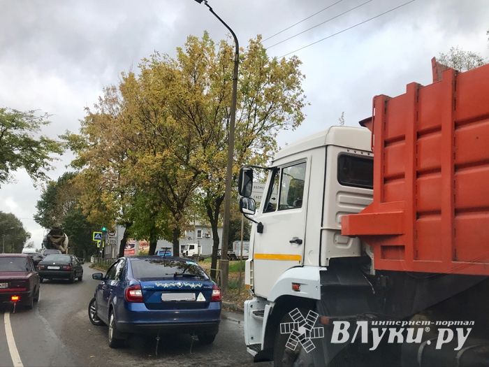 На улице Ботвина в Великих Луках произошло ДТП (ФОТО)